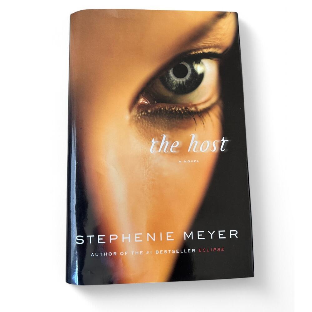 The Host – Stephenie Meyer (Hardcover)